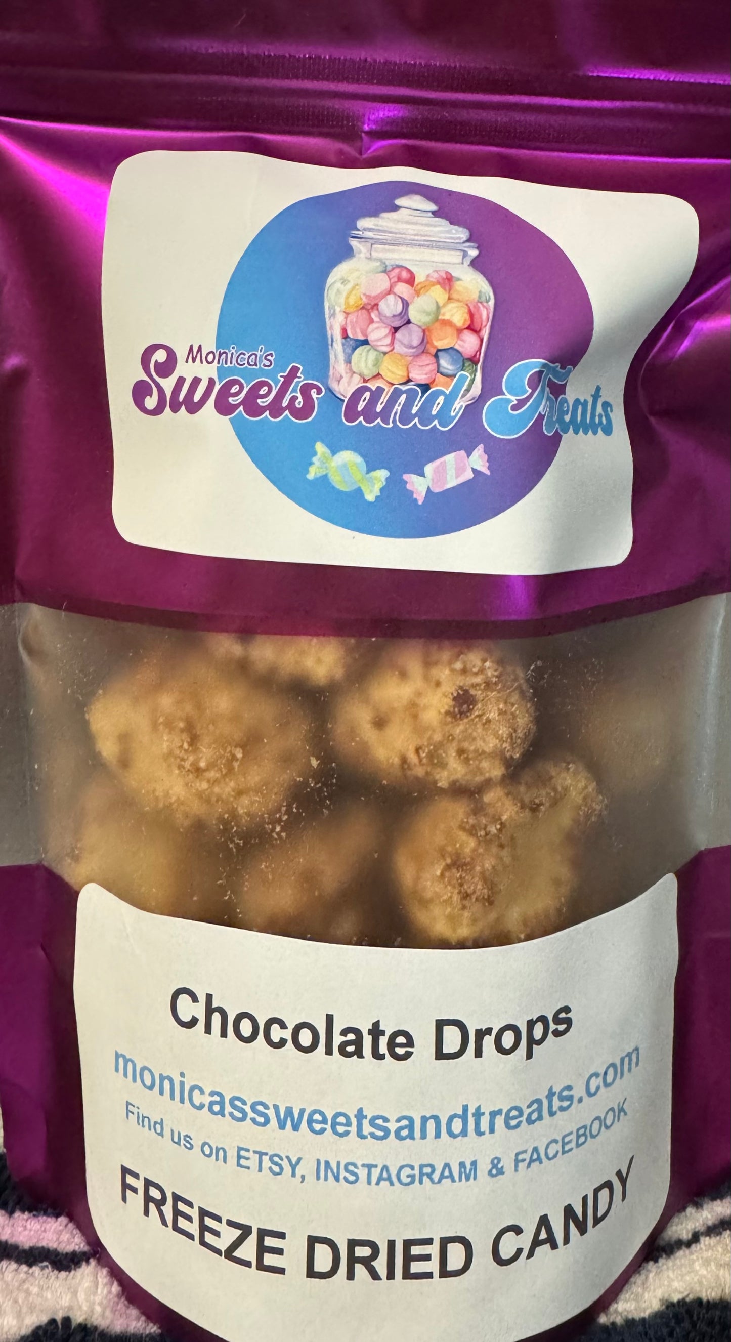 Freeze dried chocolate drops
